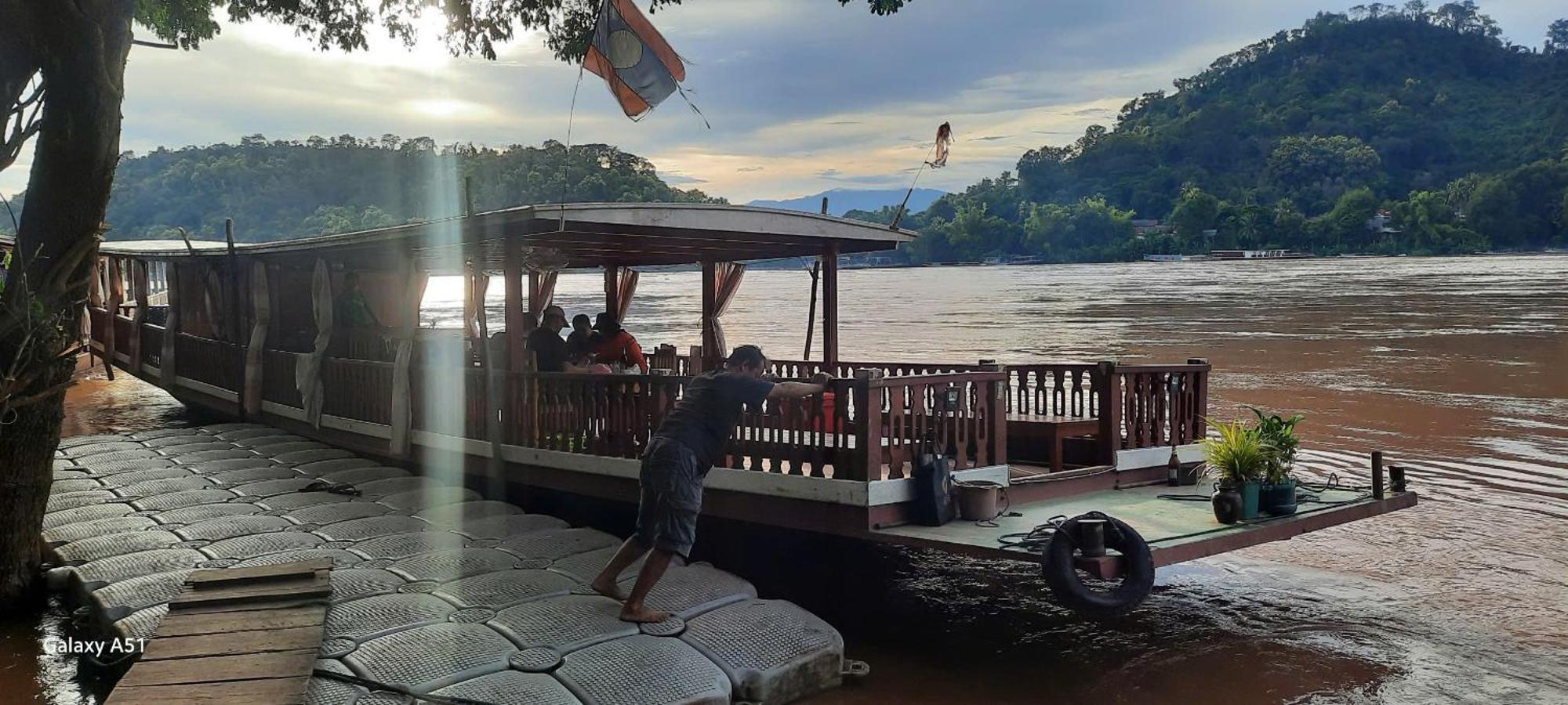 Aurora Backpackers Hostel Luang Prabang Ngoại thất bức ảnh